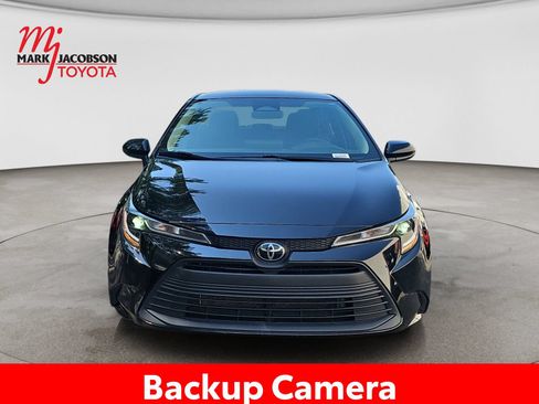 Used 2024 Toyota Corolla LE FWD image 3