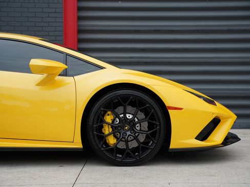 Used 2021 Lamborghini Huracan EVO image 12