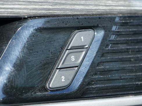 Used 2022 Jeep Wagoneer Series III w/ Rear Seat Video Group 1 AWD/4WD image 17