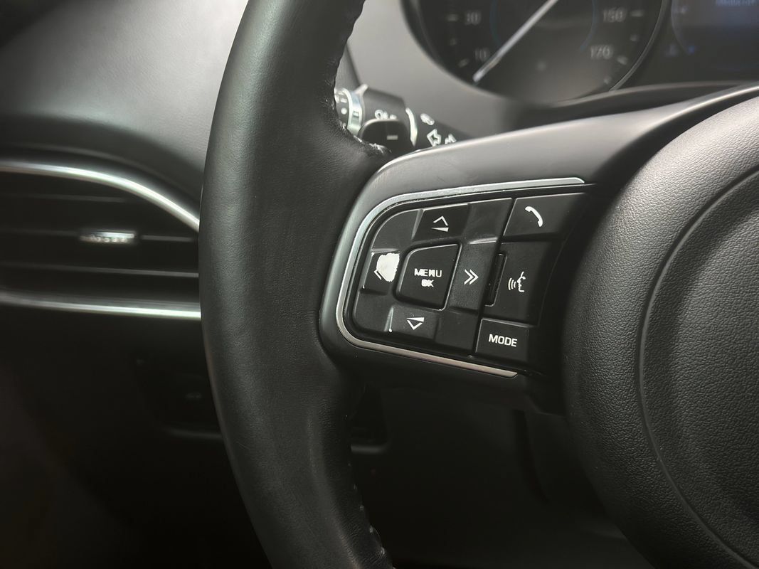 Used 2020 Jaguar F-PACE Premium AWD/4WD image 11
