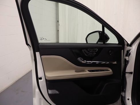 Used 2025 Lincoln Corsair Reserve w/ Equipment Group 202A image 9