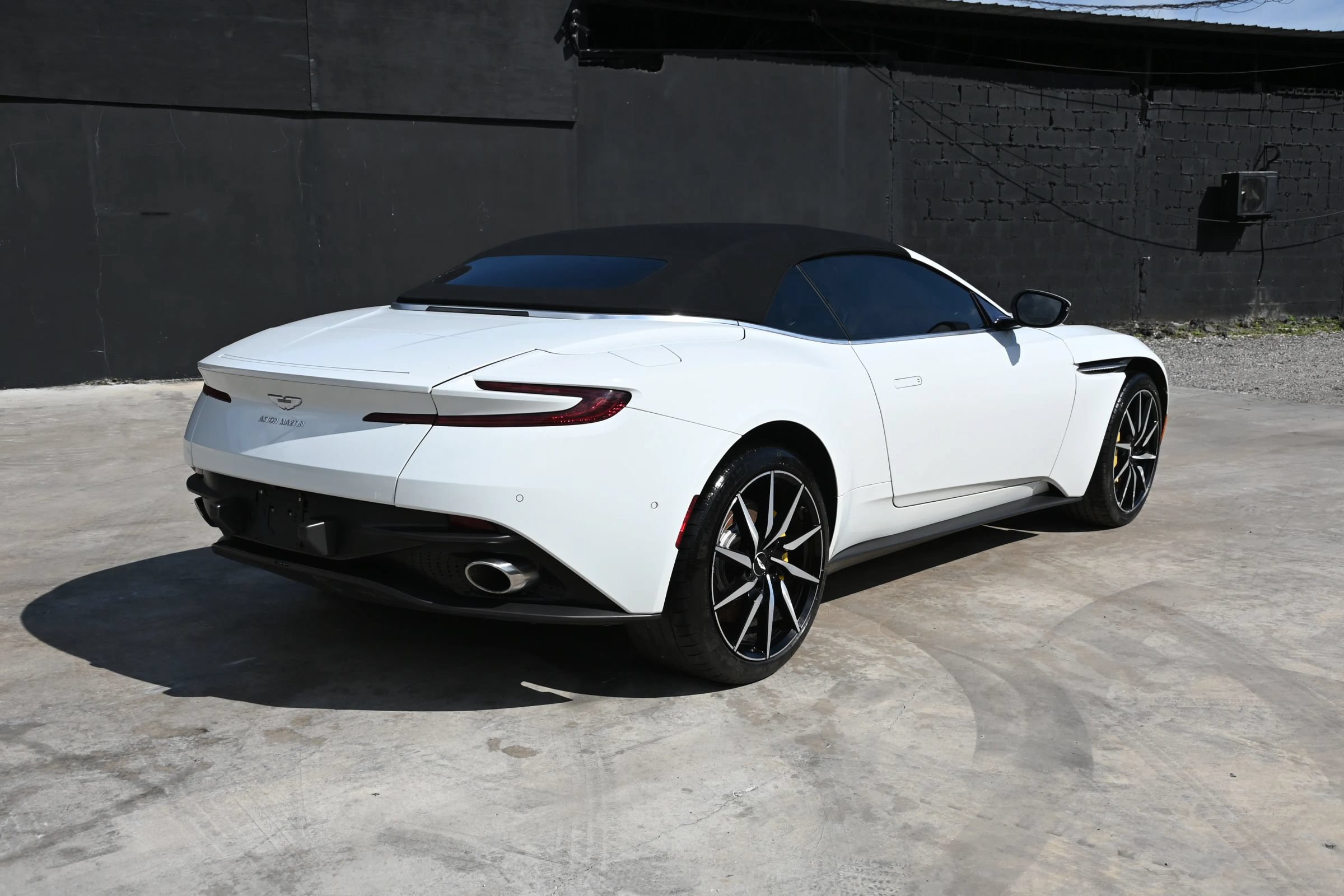 Used 2020 Aston Martin DB11 Volante RWD image 5