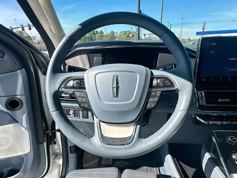 Used 2022 Lincoln Navigator L Black Label image 18