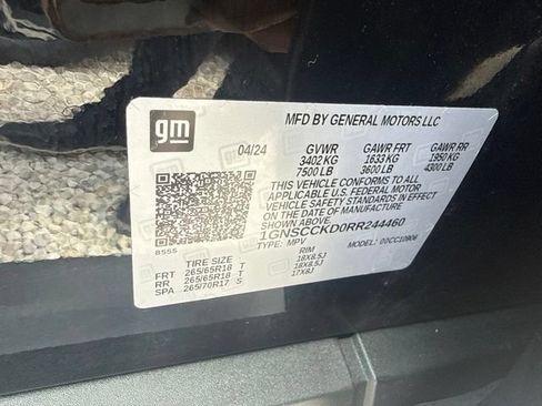Used 2024 Chevrolet Suburban LT RWD image 15