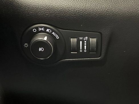 Certified 2025 Jeep Compass Limited w/ High Altitude Package image 24