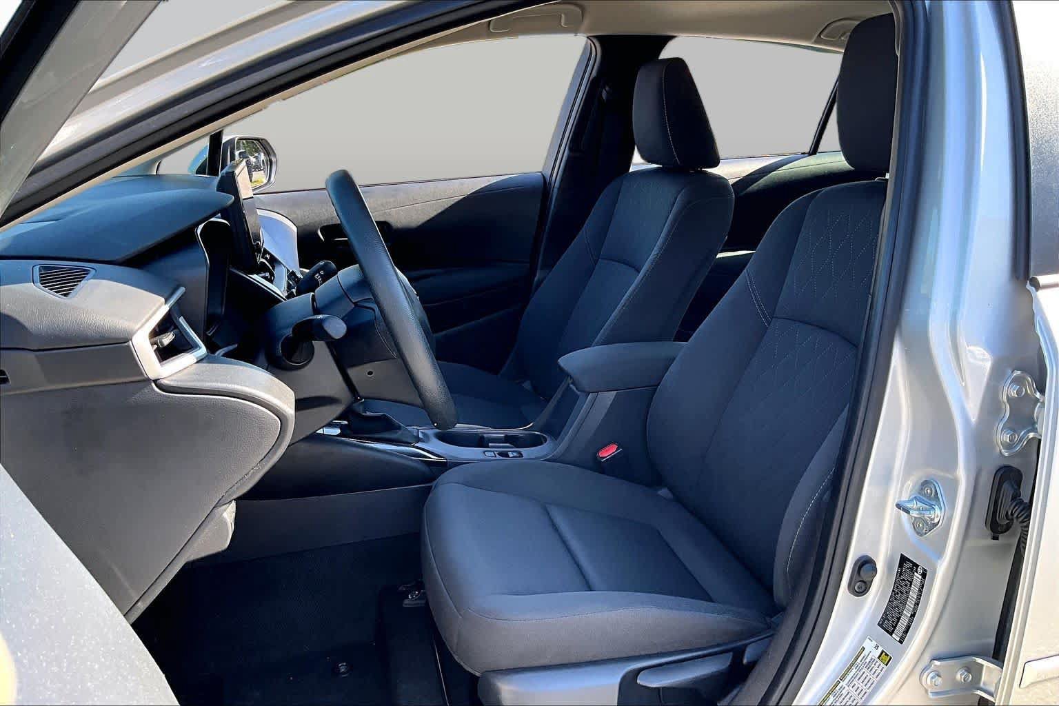 Used 2025 Toyota Corolla LE FWD image 8