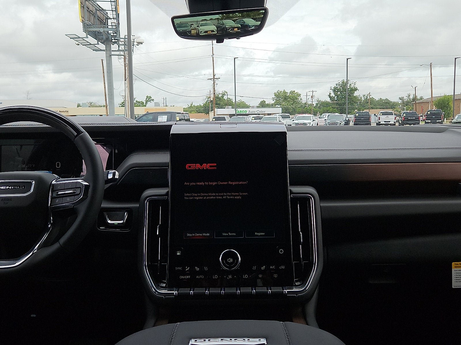 New 2026 GMC Yukon Denali w/ Advanced Technology Package AWD/4WD image 11