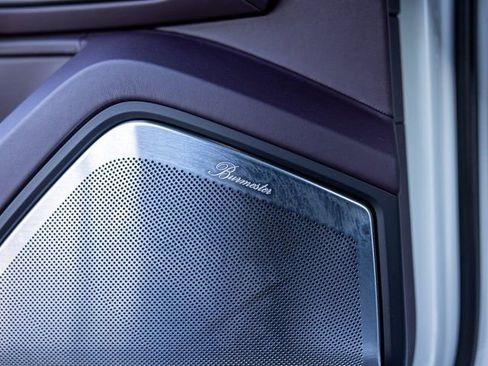 Certified 2025 Porsche Cayenne S image 38