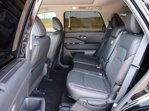 Certified 2025 Nissan Pathfinder Platinum w/ Cargo Package AWD/4WD image 10