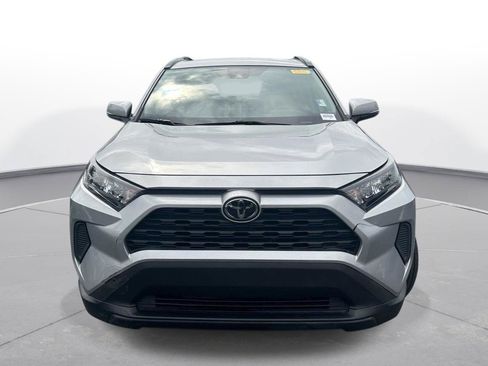 Used 2020 Toyota RAV4 LE FWD image 3