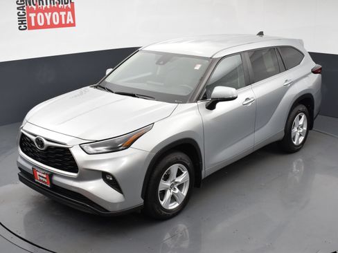 Used 2024 Toyota Highlander LE AWD/4WD image 26