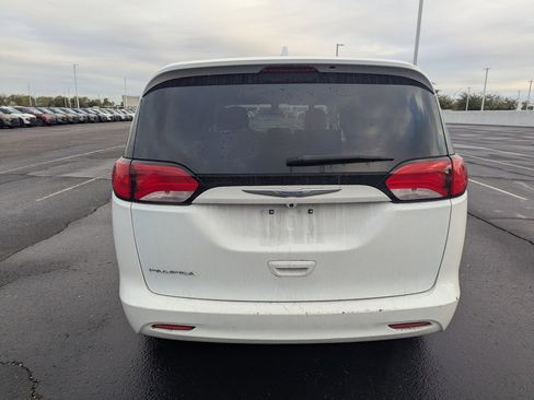 Used 2017 Chrysler Pacifica LX image 5