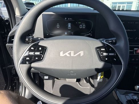 New 2026 Kia Niro LX FWD image 15