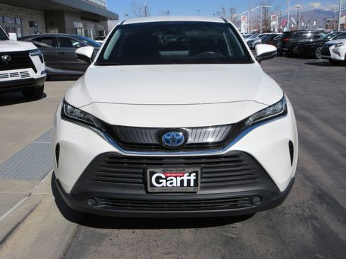 Used 2021 Toyota Venza LE image 16