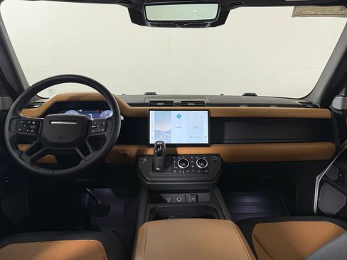 Used 2024 Land Rover Defender 130 X-Dynamic SE AWD/4WD image 15