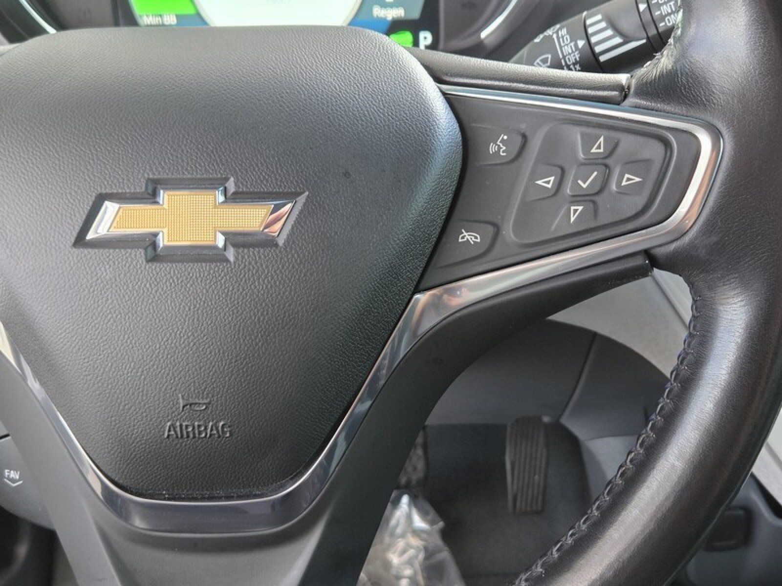 Used 2020 Chevrolet Bolt LT FWD image 25