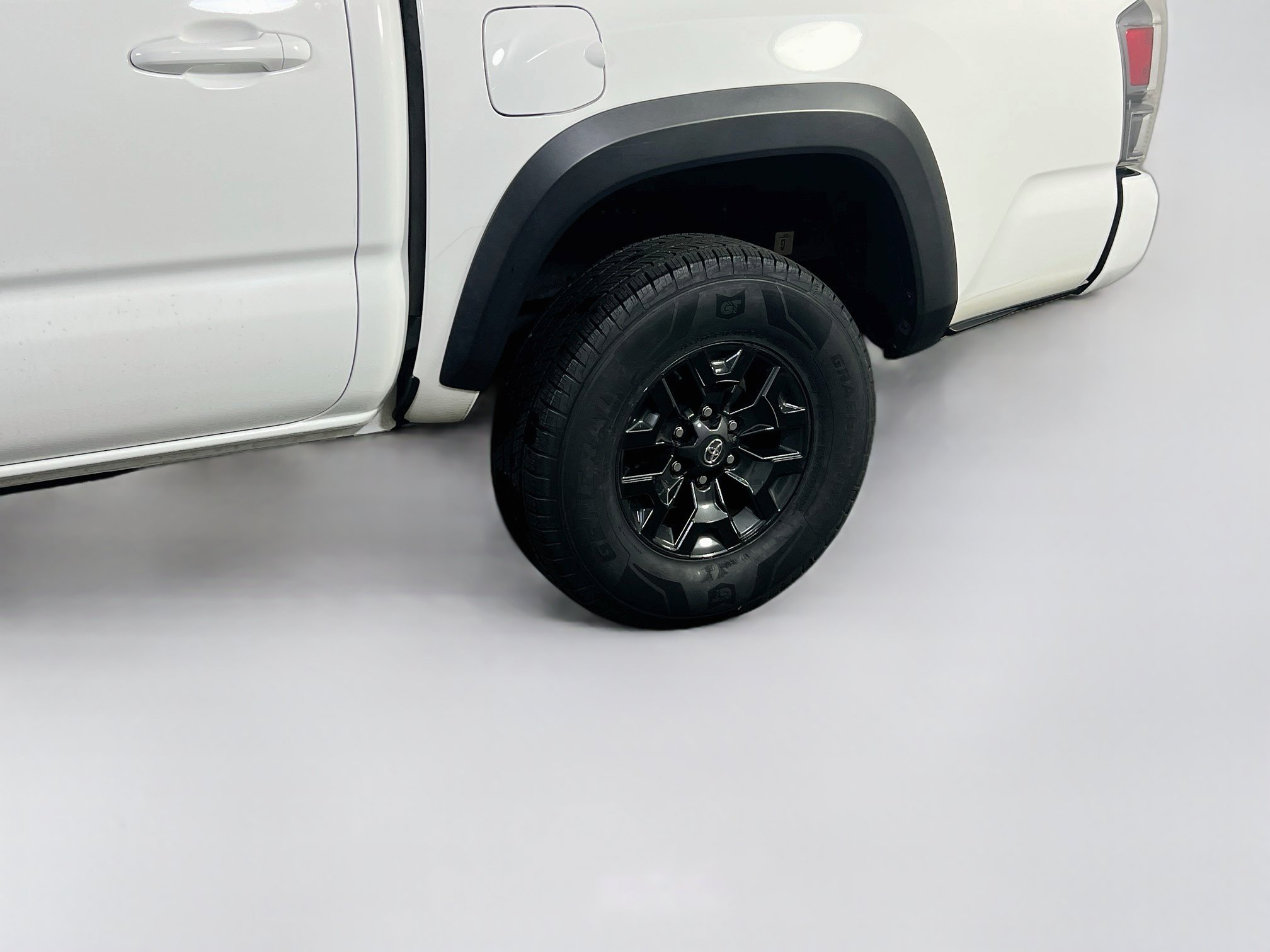 Used 2023 Toyota Tacoma TRD Off-Road w/ Technology Package AWD/4WD image 28