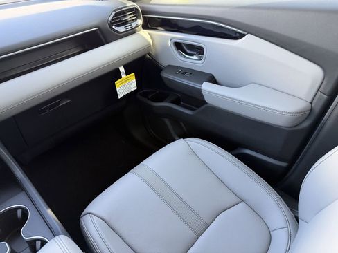 New 2025 Honda Pilot Touring image 16