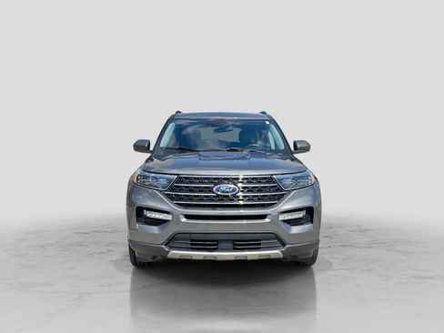 Used 2022 Ford Explorer XLT w/ Equipment Group 202A AWD/4WD image 12