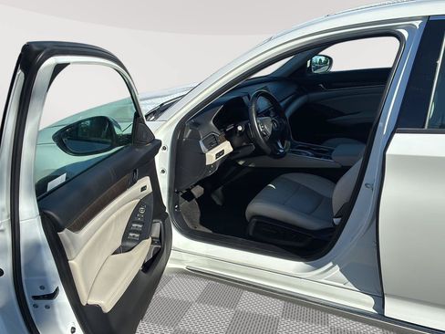 Used 2020 Honda Accord Touring image 29