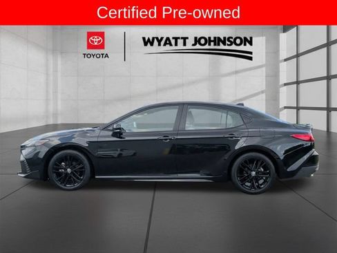 Used 2025 Toyota Camry SE FWD image 2