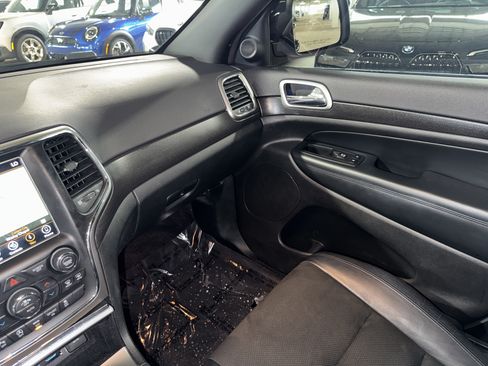 Used 2018 Jeep Grand Cherokee Altitude RWD image 29