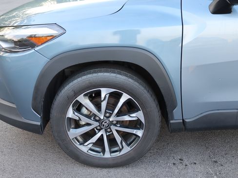 Used 2024 Toyota Corolla Cross XLE FWD image 9