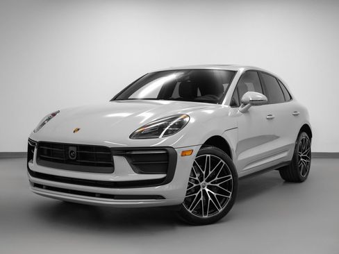 Certified 2026 Porsche Macan AWD/4WD image 1