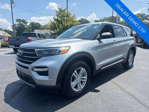 Used 2024 Ford Explorer XLT w/ Equipment Group 202A AWD/4WD image 2