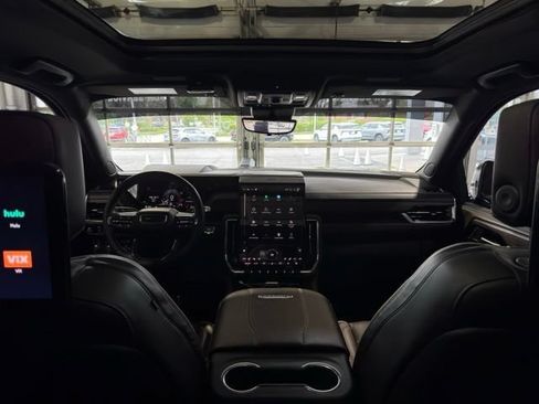 Used 2025 GMC Yukon Denali Ultimate AWD/4WD image 19