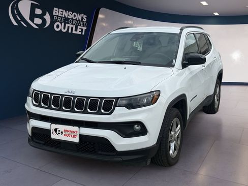 Used 2024 Jeep Compass Latitude w/ Altitude Special Edition AWD/4WD image 1