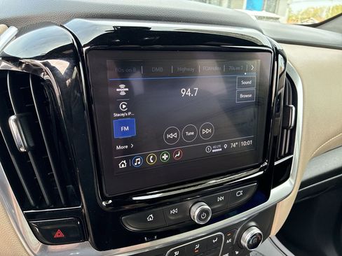 Used 2023 Chevrolet Traverse LT FWD image 15