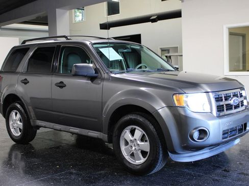 Used 2011 Ford Escape XLS w/ 101A Rapid Spec Order Code FWD image 29