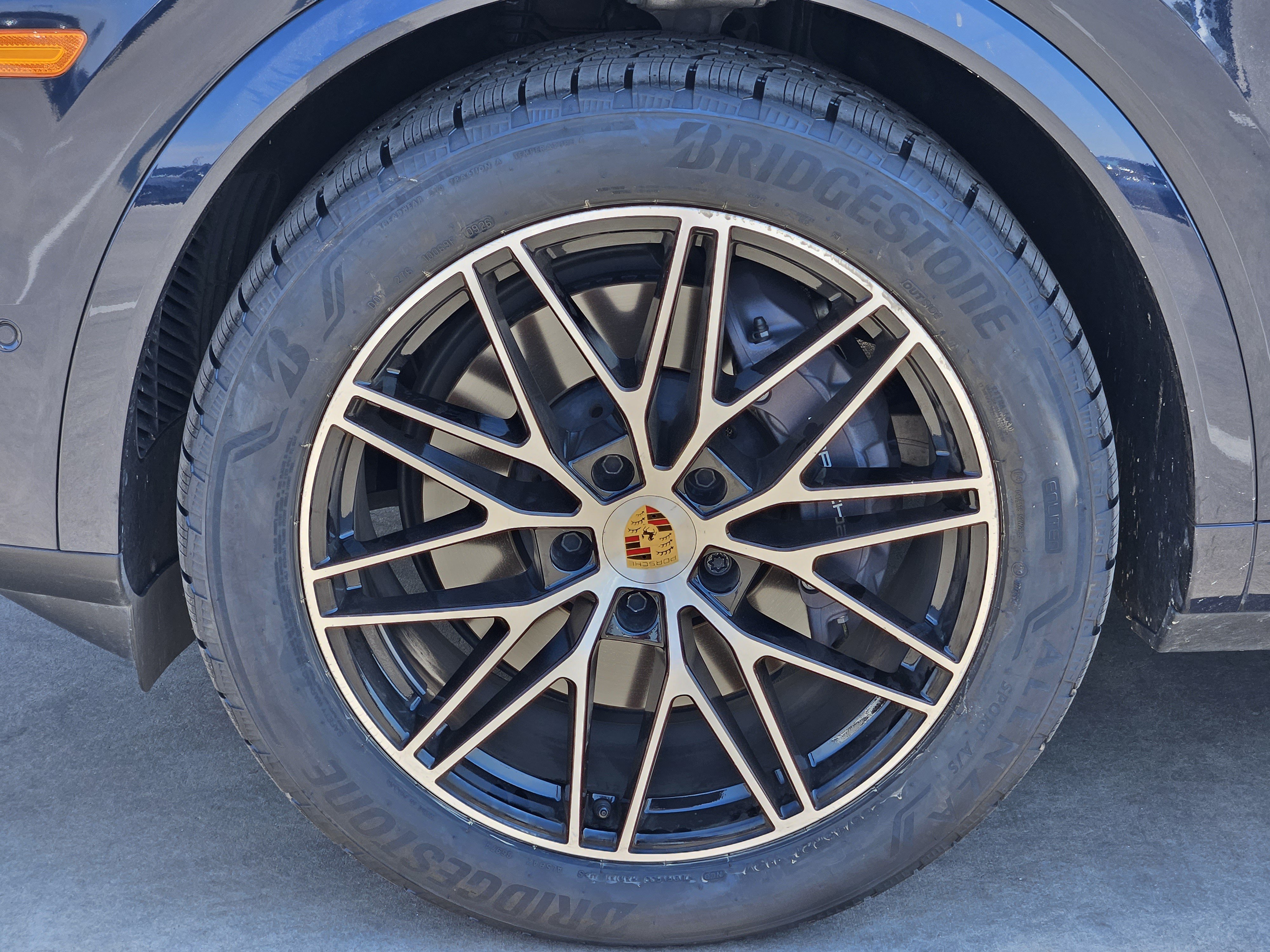 Certified 2024 Porsche Cayenne AWD/4WD image 14