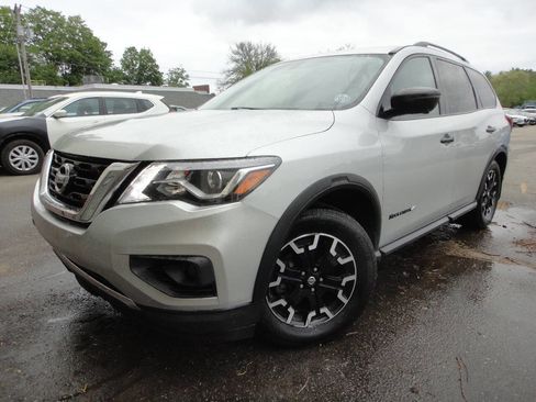 Used 2019 Nissan Pathfinder SL image 1