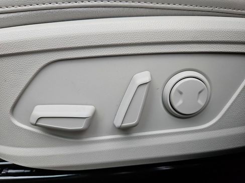 Certified 2025 Kia Sorento S w/ Panoramic Sunroof Package image 28