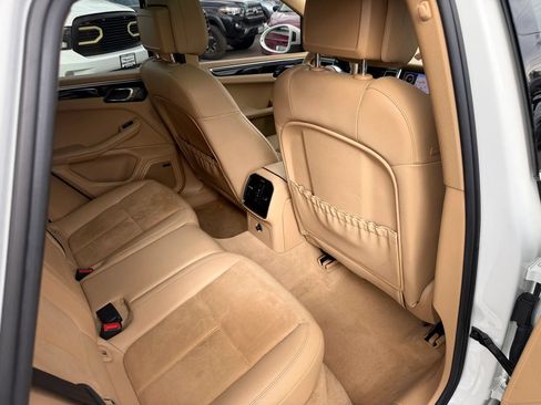 Used 2017 Porsche Macan S AWD/4WD image 18