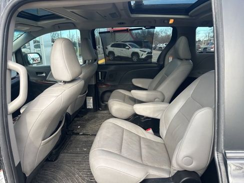 Used 2015 Toyota Sienna Limited Premium image 10