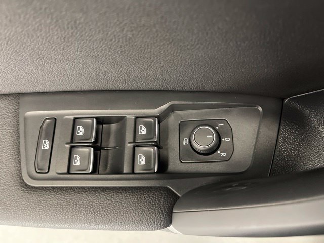 Used 2018 Volkswagen Tiguan SE w/ Panoramic Sunroof Package AWD/4WD image 31