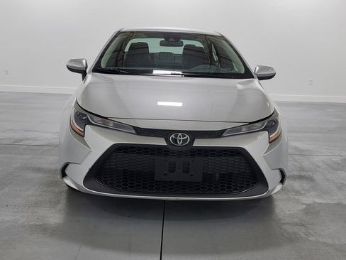 Used 2022 Toyota Corolla LE image 3