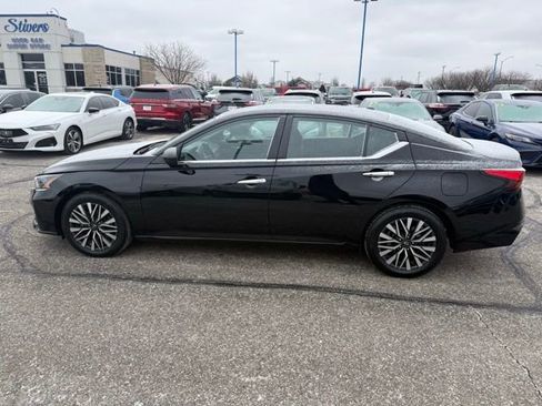 Used 2024 Nissan Altima 2.5 SV image 7