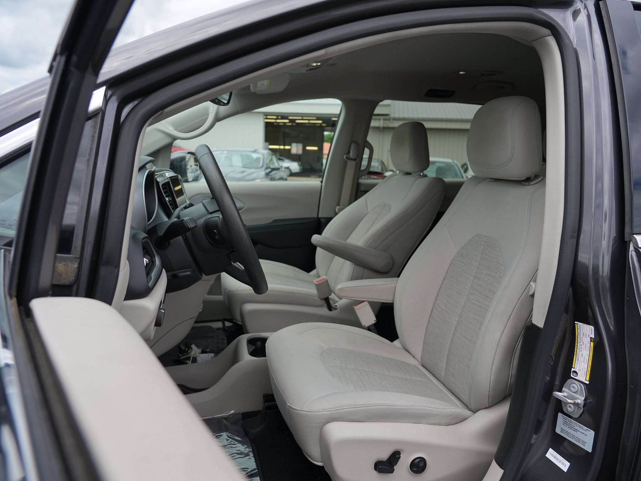 Used 2017 Chrysler Pacifica Touring Plus FWD image 13