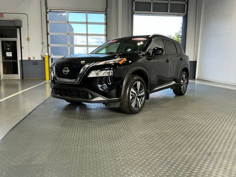 Used 2023 Nissan Rogue SL w/ SL Premium Package FWD image 2