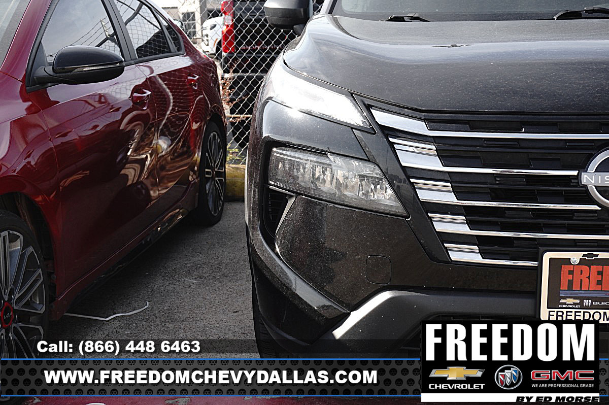 Used 2024 Nissan Rogue S AWD/4WD image 5