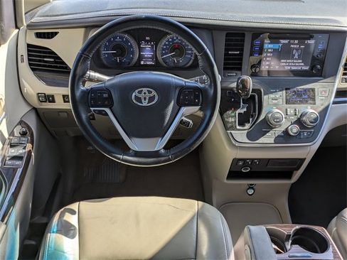 Used 2016 Toyota Sienna XLE image 11