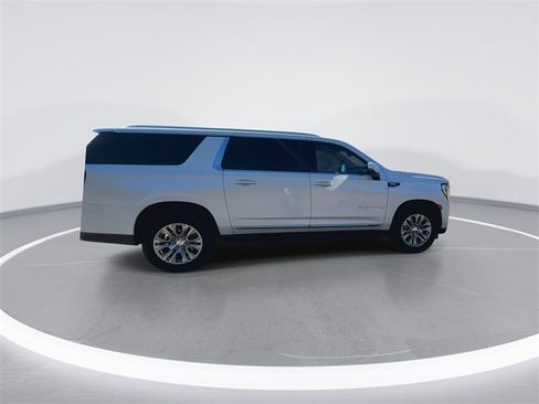 Used 2021 GMC Yukon XL Denali image 13