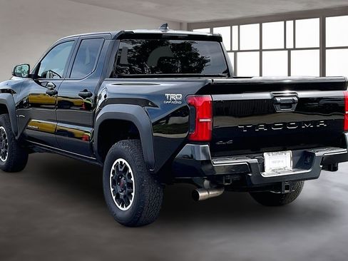 Used 2024 Toyota Tacoma TRD Off-Road AWD/4WD image 4