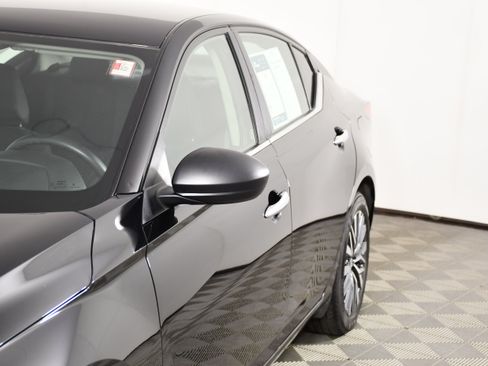 Used 2024 Nissan Altima 2.5 SV FWD image 13