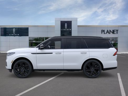 New 2026 Lincoln Navigator Black Label AWD/4WD image 3