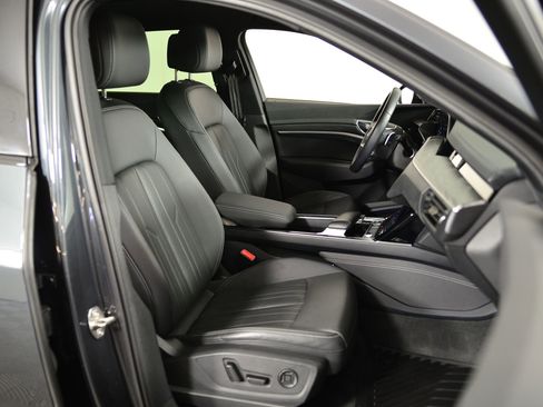 Used 2023 Audi e-tron Premium Plus w/ Premium Plus Package image 19